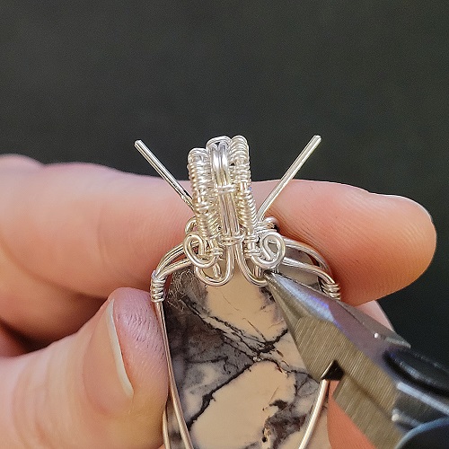 Jennifer Brooks's Snowy Road Pendant - Finishing Up, Classic Wire Jewelry, Wire Wrapping, Wrapping, Wire Wrapping Jewelry, Weaving, Wire Weaving, Weaving Wire, snowy road pendant